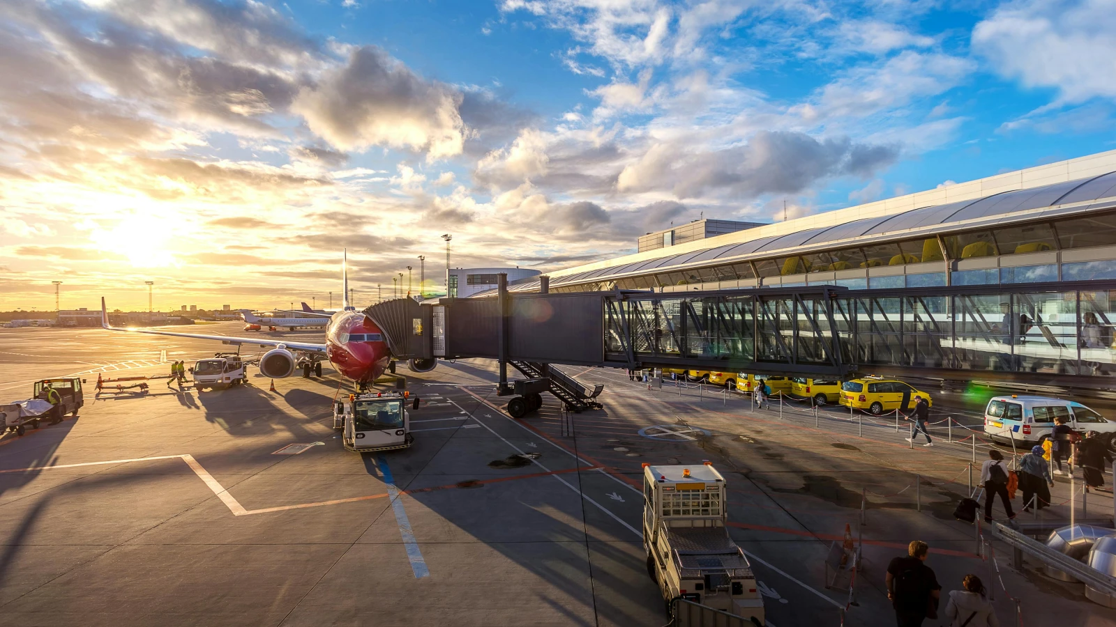 Mietwagenflotte am Flughafen Korfu CFU bereit zur Abholung
